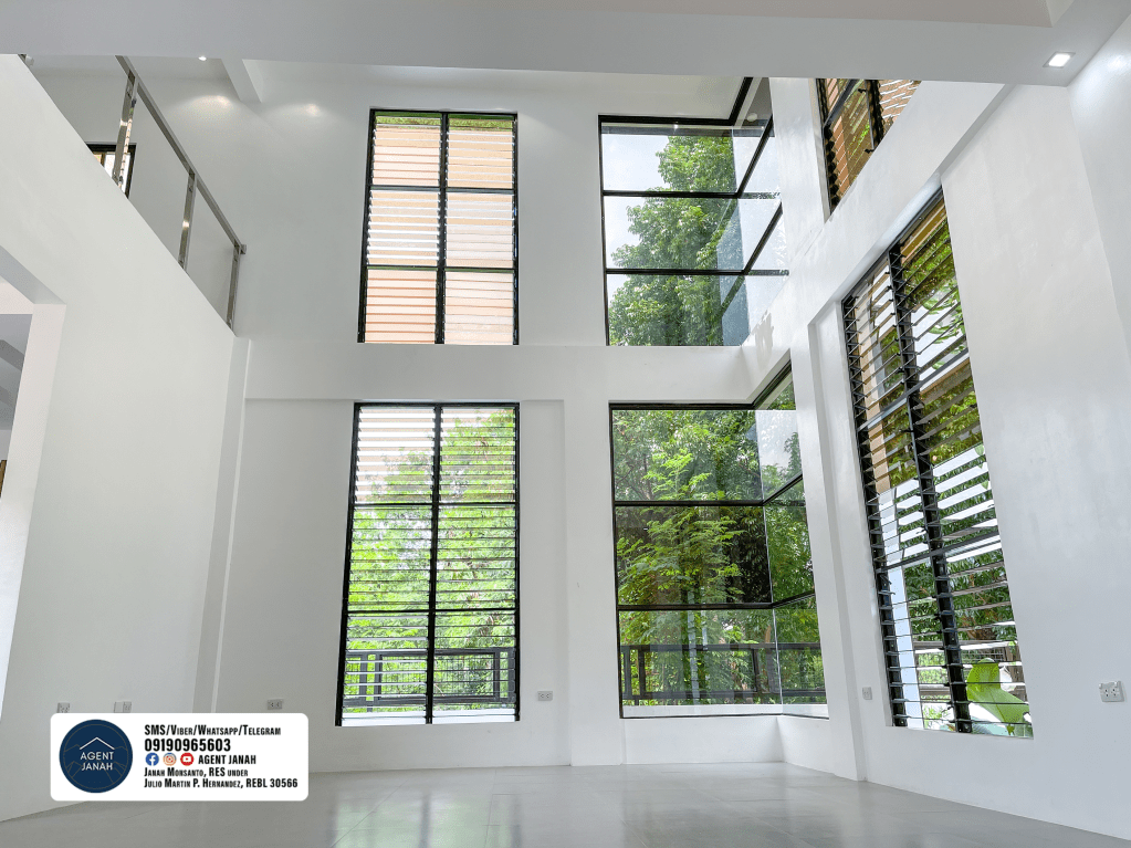 Living Room - RFO 6BR House & Lot atSun Valley Estates