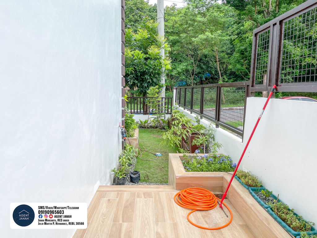 Side Garden - RFO 6BR House & Lot in Sun Valley Estates